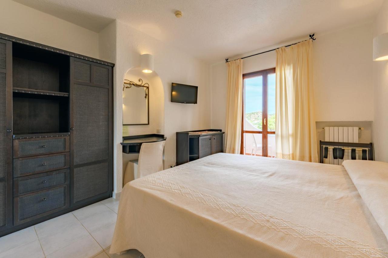 Hotel Punta Est บายาซาร์ดิเนีย ภายนอก รูปภาพ