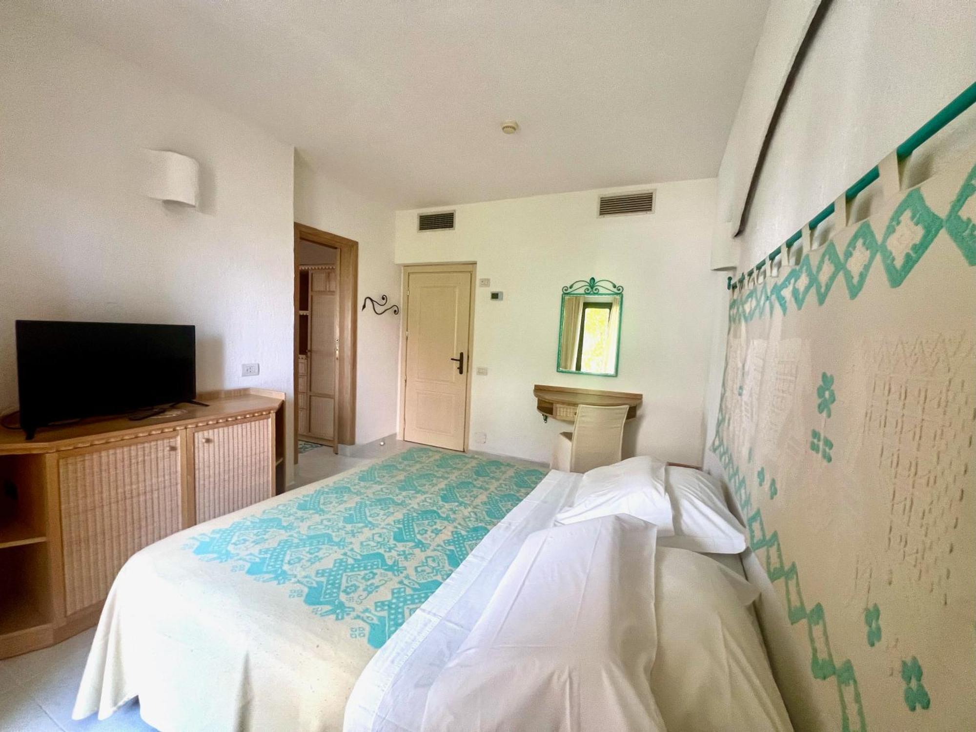 Hotel Punta Est บายาซาร์ดิเนีย ภายนอก รูปภาพ