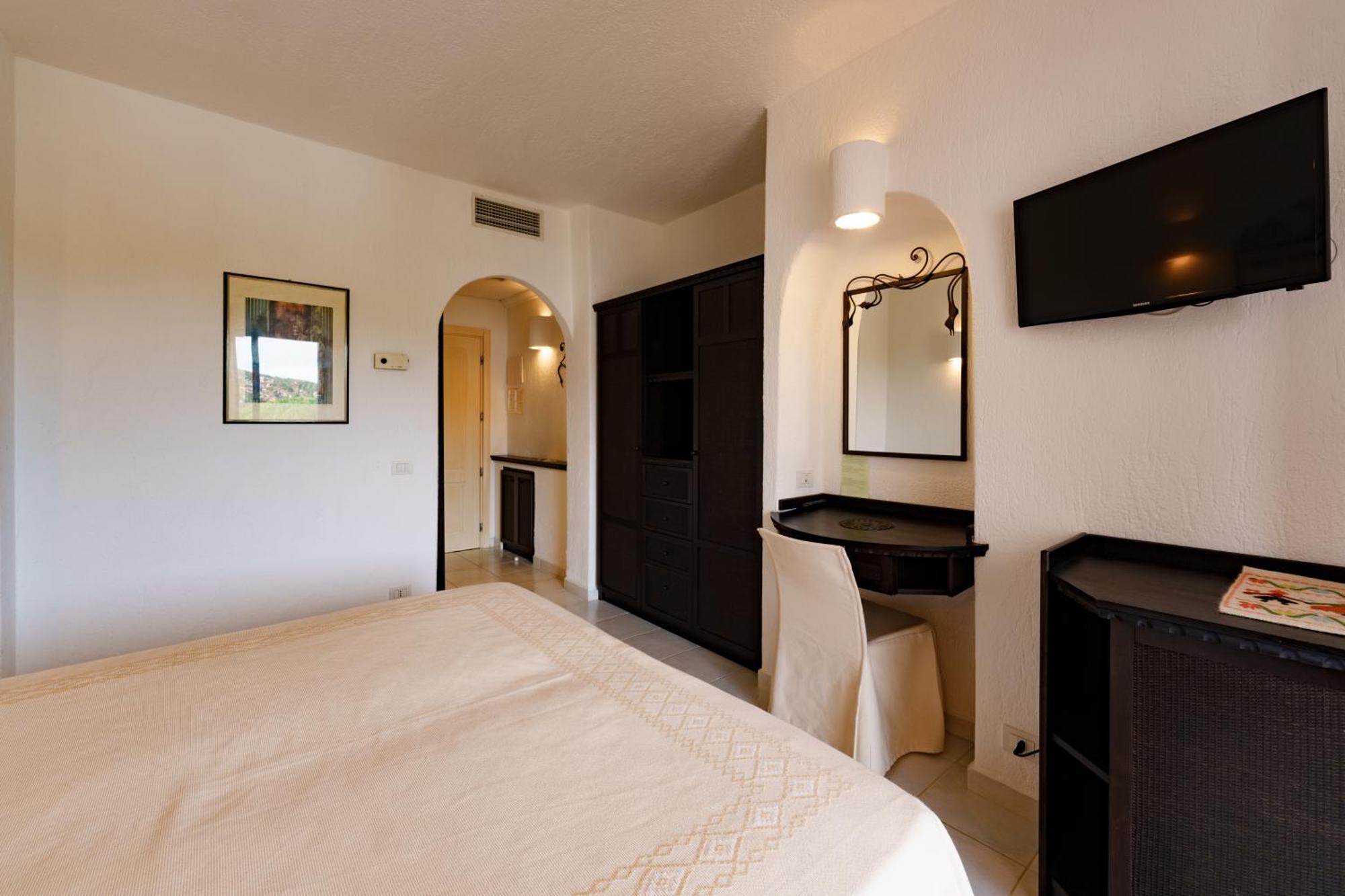 Hotel Punta Est บายาซาร์ดิเนีย ภายนอก รูปภาพ