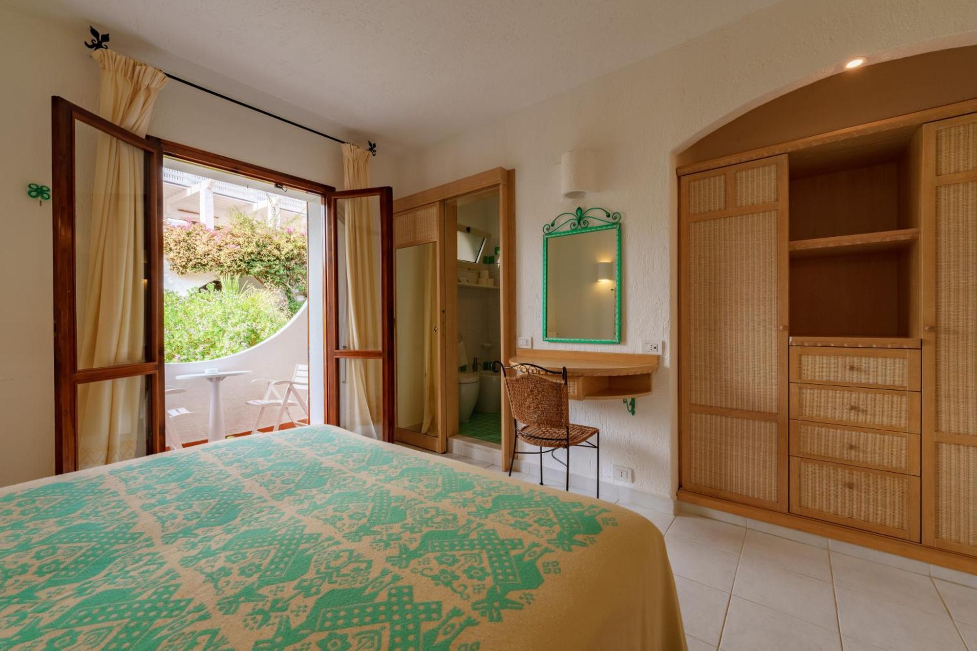 Hotel Punta Est บายาซาร์ดิเนีย ภายนอก รูปภาพ